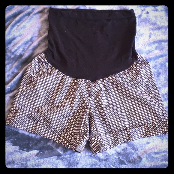 Small motherhood maternity shorts with belly band - Picture 1 of 3